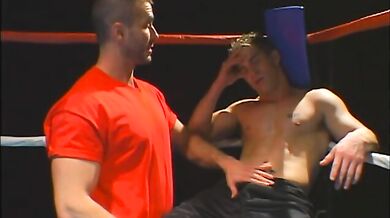 Pugile gay scopato dal suo allenatore