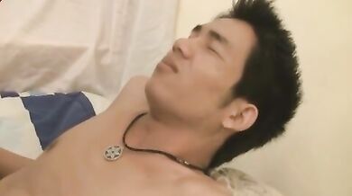 Coppia gay orientale scopa senza preservativo