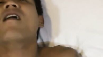 Boy gay tailandesi fottono e sborrano