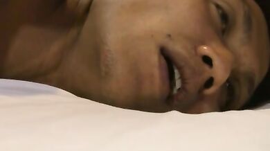 Boy gay tailandesi fottono e sborrano