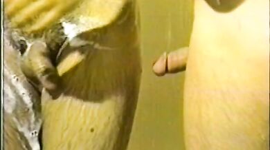 Amanti gay si lavano il cazzo dopo la scopata