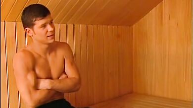 Atleti gay scopano nella sauna della palestra