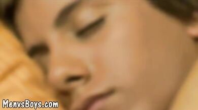 Twink con un culo bellissimo lecca sborra