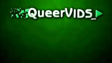 Due fidanzati gay fanno sesso in piscina