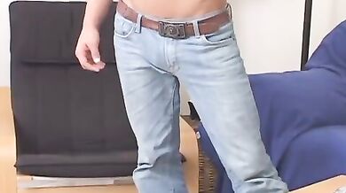 Bel ragazzo cazzuto si sega