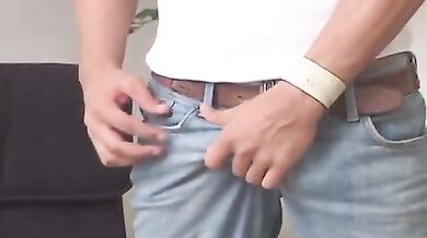 Bel ragazzo cazzuto si sega