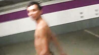 Gay scopano in un parcheggio