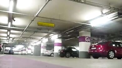 Gay scopano in un parcheggio