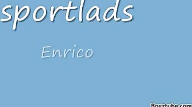 Enrico Belaggio si masturba