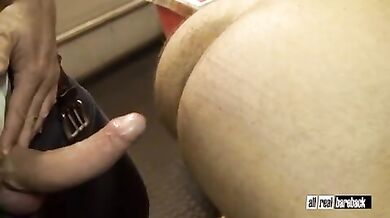 Trio porno gay in un sexyshop