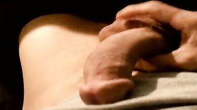 Ragazzo gay si fa una sega in webcam