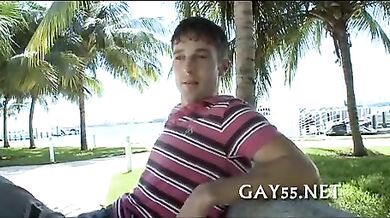 Nero superdotato sodomizza culo bianco