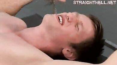 Video porno gay di tortura ad etero