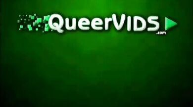 Baci e bocchino gay all'aperto