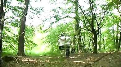 Baci e bocchino gay all'aperto