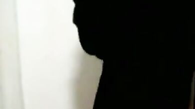 Muscoloso spogliarellista nero sexy