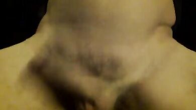 Marito latino si incula con un dildo