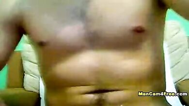 Bruno con gli occhiali si sega in cam