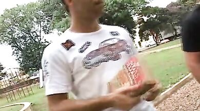 Gay latini fanno sesso in piscina