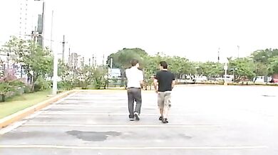 Gay latini fanno sesso in piscina