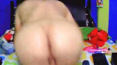 Fusto latino mostra il culo in cam