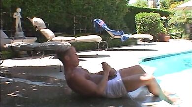 Coppia gay scopa all'aperto