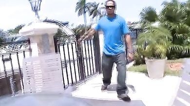 Omosessuale biondo inculato da un nero