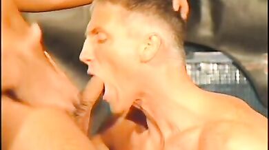 Video porno gay  trio operai muscolosi