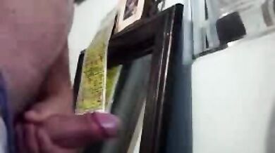 Teen gay con un grosso cazzo sborra in cam