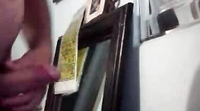 Teen gay con un grosso cazzo sborra in cam