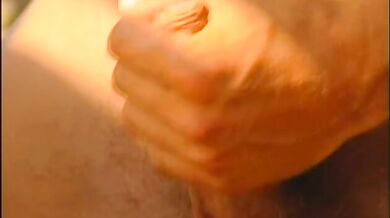 Giovane modello gay si masturba