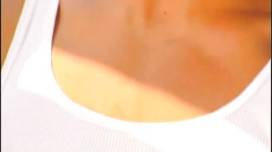 Giovane modello gay si masturba