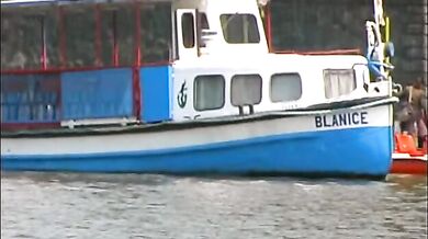 Coppia universitari gay scopa durante una gita