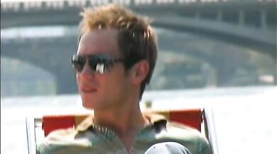 Coppia universitari gay scopa durante una gita