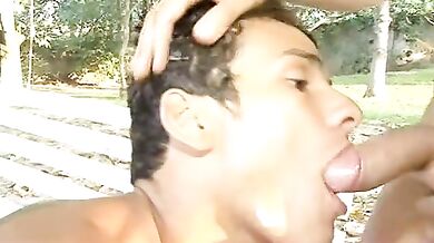 Cazzo enorme in culo gay latino