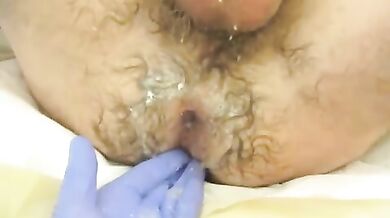 Pugno in culo per orso gay