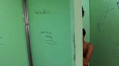 Troia gay succhia cazzi