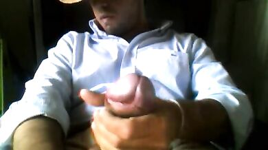 Giovane cowboy si masturba il suo grosso arnese