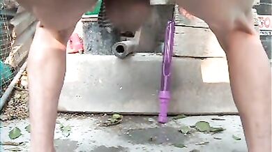 Settantenne gay si sfonda il culo