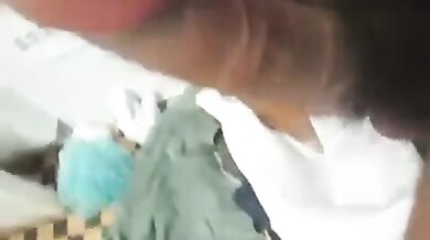 Guardate quanto è grosso e duro il mio cazzo!