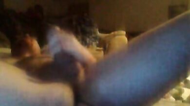 Si riprende con la webcam mentre si sega