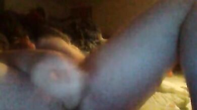 Si riprende con la webcam mentre si sega