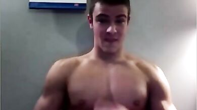 Diciottenne si sega in cam