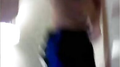 Diciottenne si sega in cam