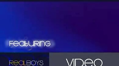 Bellissimo ragazzo biondo si sega il cazzo e si sditalina il culo bagnato