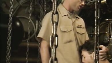 Bel marinaio scopato da ufficiale gay