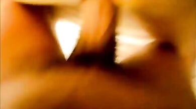 Coppia gay scopa in casa