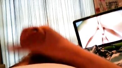 Studente gay si masturba guardando un porno alla tv