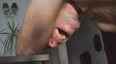 Boss gay fotte il culo di un suo impiegato