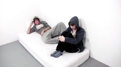 Tre ragazzi si scopano in  cella